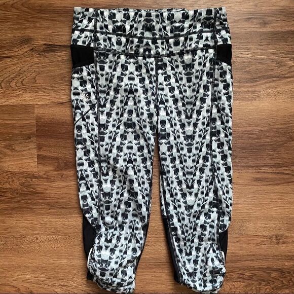 Women’s Athleta Capris    - Picture 3 of 3